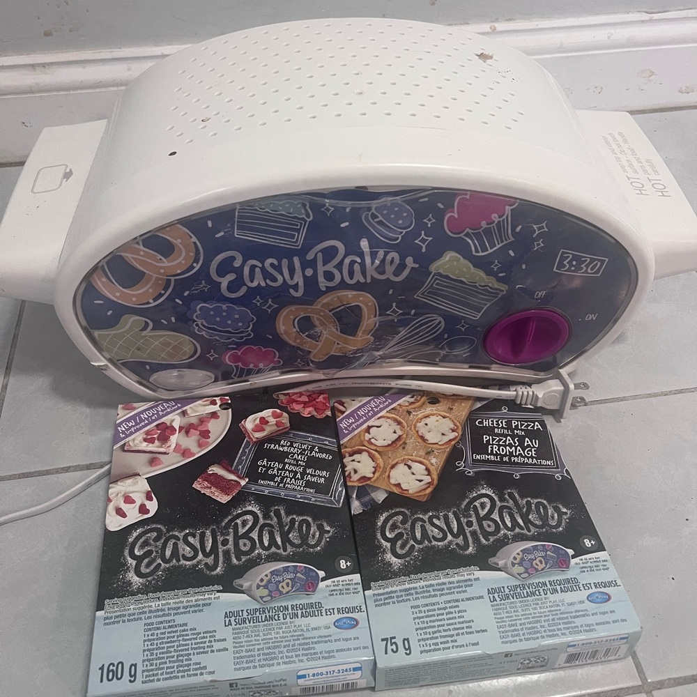 Easy-Bake Oven with Accessories